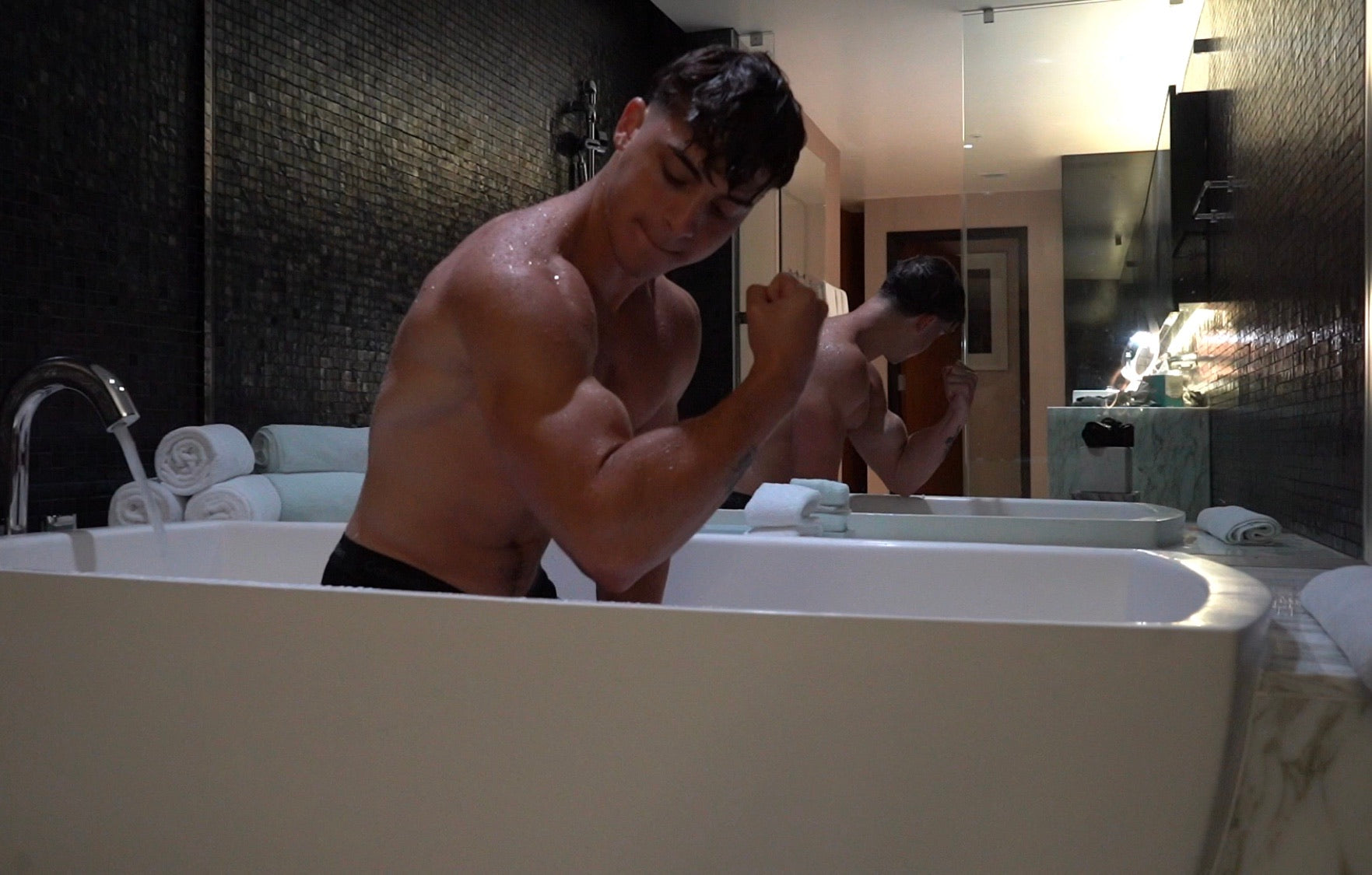 Sexy Shower/Bathtub Bulge Flex